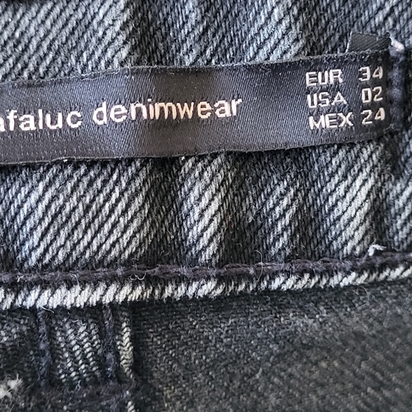 Zara black high waisted zipper fly jean shorts Size 2 - Picture 7 of 7